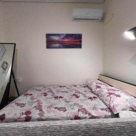 Cozy Apartment In The Heart Of Atene Esterno foto