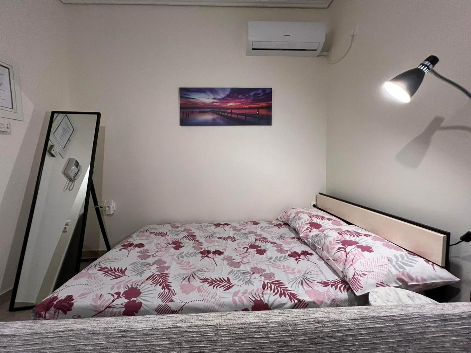 Cozy Apartment In The Heart Of Atene Esterno foto